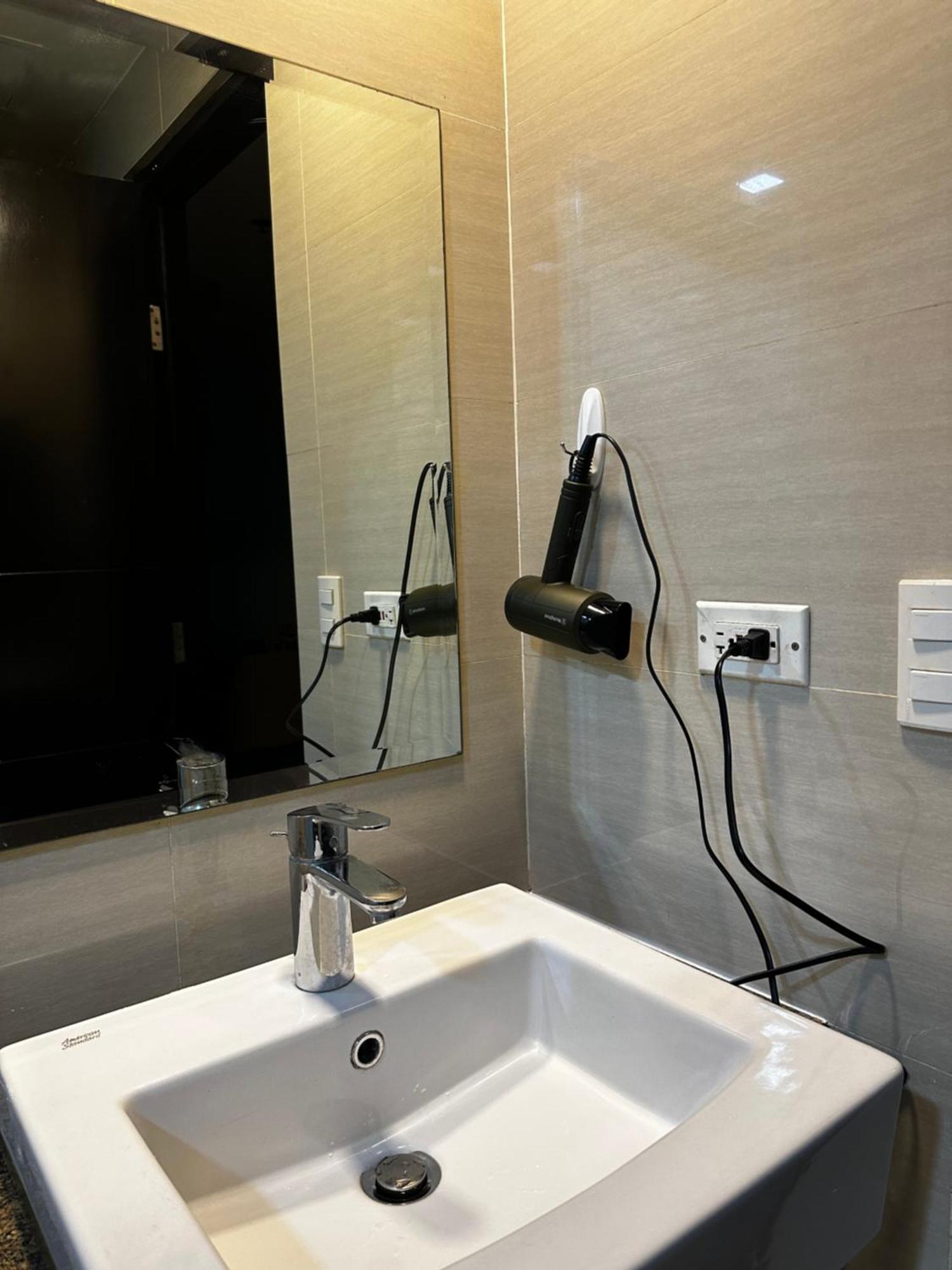 81 Newport Blvd Cluster 4 Unit B 3Rd Flr By Rechelle Nunag Pasay Exterior photo